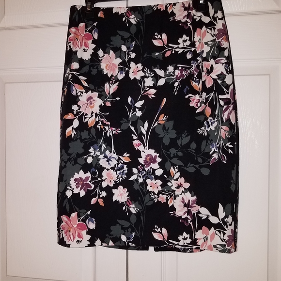Floral A-line skirt from White House Black Market - Picture 2 of 11